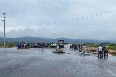 Hai học sinh tử vong sau vụ va chạm với xe tải ở Hà Tĩnh