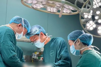 Tự chườm nóng khi tê chân, người đàn ông suýt mất cả hai bàn chân