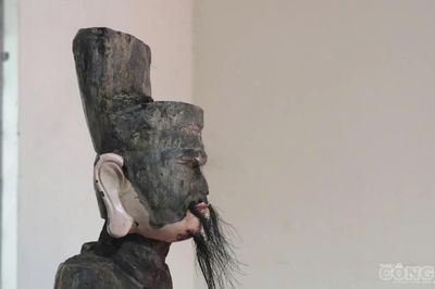 Giải mã pho tượng gỗ hình người dạt vào bãi biển