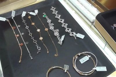 Kinh doanh trang sức giả thương hiệu Louis Vuitton, doanh nghiệp nhận phạt 190 triệu