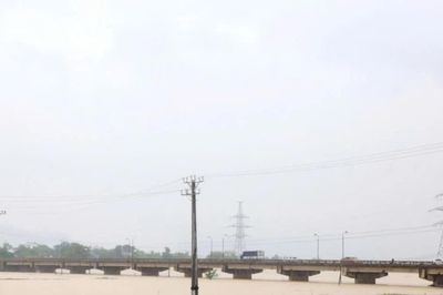 Ninh Bình cấm tàu thuyền qua cầu Đế do nước sông Bôi dâng cao