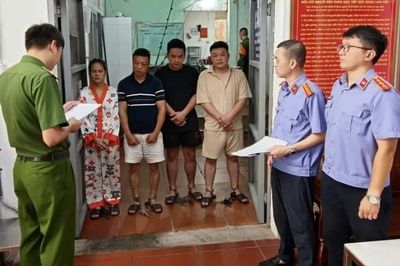 Khởi tố 6 người hành hung tài xế taxi ở Quảng Ninh
