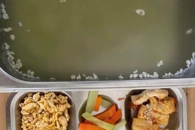 Hà Nội: Thêm một trường học tạm dừng bữa ăn bán trú để đổi đơn vị cung cấp