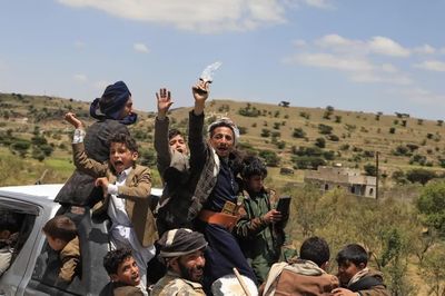 Houthi dồn dập tấn công Ả-rập Xê-út, chiếm thêm hai đảo chiến lược ở Biển Đỏ