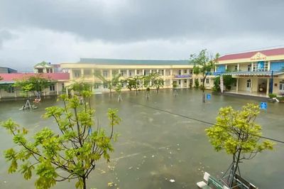 Thanh Hóa ngập cục bộ nhiều nơi, hàng nghìn học sinh phải nghỉ học