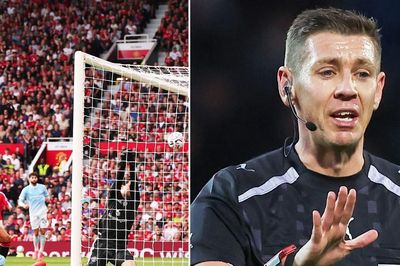 Trọng tài VAR trận MU vs Man City bị đình chỉ nhiệm vụ