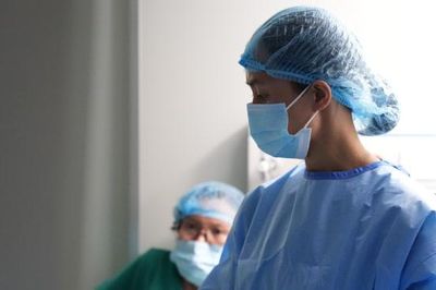 Phát hiện ung thư ở tuổi 34 từ dấu hiệu rụng tóc nhiều