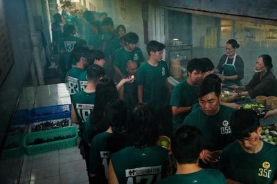 Phim Việt về trại buôn người quy tụ 700 diễn viên đối đầu bom tấn 2,8 tỷ USD