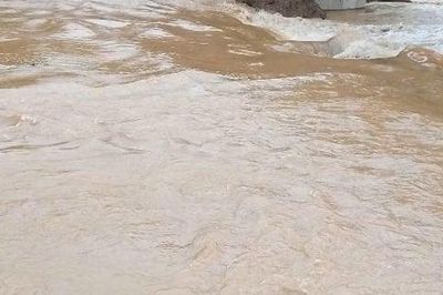 Nghệ An mưa như trút, thủy điện xả lũ, hàng nghìn người dân rẻo cao bị cô lập
