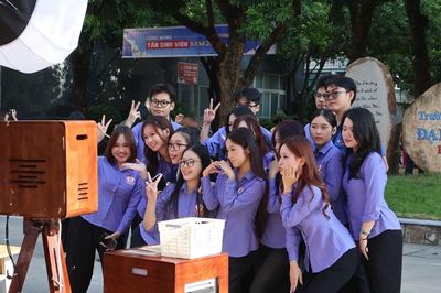 Rực rỡ sắc màu ngày hội nhập học của tân sinh viên Trường Đại học Kiểm sát