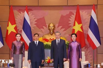 Lễ đón chính thức Nhà vua và Hoàng hậu Thái Lan thăm cấp Nhà nước tới Việt Nam