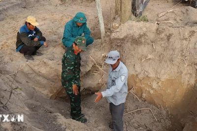 Quảng Ngãi rà phá bom mìn, phát hiện 3 bộ hài cốt liệt sỹ cùng nhiều di vật