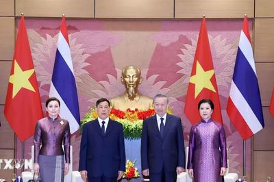 Lễ đón chính thức Nhà vua và Hoàng hậu Vương quốc Thái Lan
