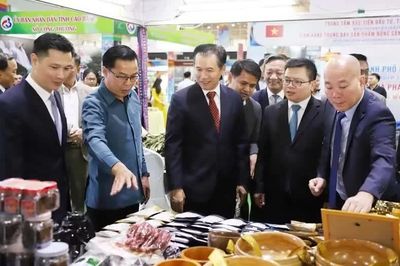 Gần 60 đại diện cơ quan, doanh nghiệp Trung Quốc và Lào dự Hội nghị Xúc tiến thương mại tại Điện Biên