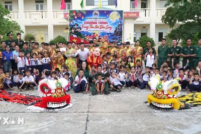 Bộ đội biên phòng Đà Nẵng tổ chức Trung Thu ý nghĩa cho học sinh khó khăn