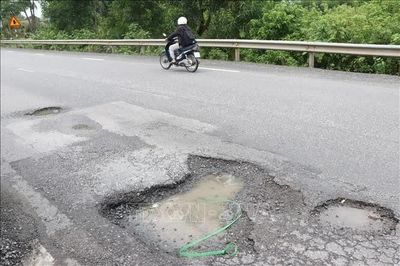 Khẩn trương khắc phục hư hỏng trên Quốc lộ 1 sau mưa lớn