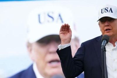 Ông Trump liên tục đăng bài chỉ trích thuyết tận thế AI là "trò lừa đảo"