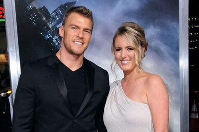 Alan Ritchson đã âm thầm nộp đơn ly hôn