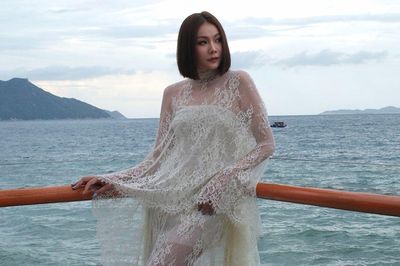 Thanh Hằng diện đầm xuyên thấu, khoe nhan sắc 'không tuổi'