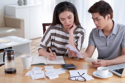 Sốc khi bạn trai bắt 'kê khai' nếu biếu bố mẹ trên 100 nghìn đồng