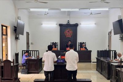 Lãnh án tù chỉ vì không nhường đường