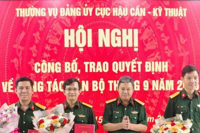 Cục Hậu cần - Kỹ thuật trao quyết định công tác cán bộ