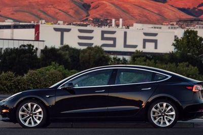 Tesla phả hơi nóng vào cuộc đua xe điện tại Việt Nam