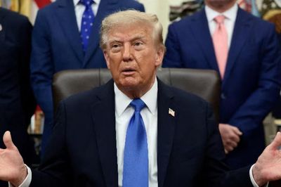 Ông Trump bác bỏ cảnh báo an toàn AI