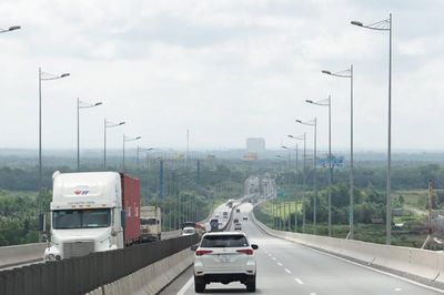 Rà soát, sửa đổi quy định về tốc độ và khoảng cách an toàn trên đường bộ, đặt biển báo khoảng cách trên cao tốc