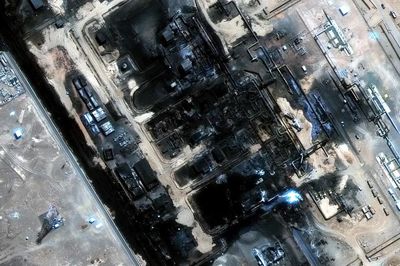 Nguồn cung dầu tới châu Á và châu Âu bị đe dọa khi đường ống của Saudi Arabia phải đóng cửa