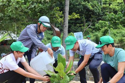 Gieo cỏ cây vun đắp khu sinh quyển
