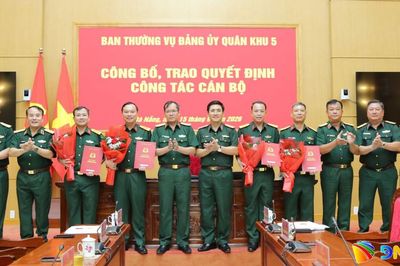 Ban Thường vụ Đảng ủy Quân khu 5 công bố các quyết định công tác cán bộ