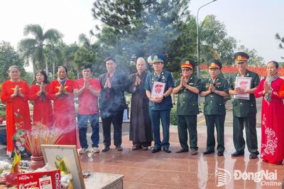 Cất bốc, tiễn đưa 2 liệt sĩ về quê hương Ninh Bình và Bắc Ninh
