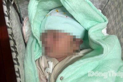 Tìm người thân bé trai sơ sinh bị bỏ rơi tại cầu Long Định