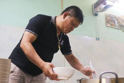 Quán cháo lòng qua nửa thế kỷ ở phố Núi