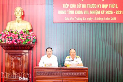 Phó Bí thư Thường trực Tỉnh ủy Hồ Xuân Trường tiếp xúc cử tri đặc khu Trường Sa