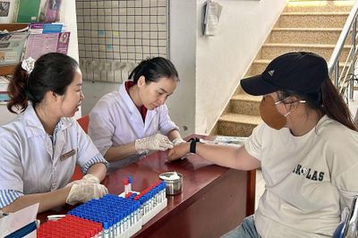 Khám sàng lọc miễn phí bệnh Thalassemia cho người dân xã Nam Cam Ranh
