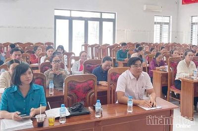 Tập huấn kỹ năng tư vấn cai nghiện thuốc lá tại cộng đồng cho cán bộ y tế xã Vạn Hưng