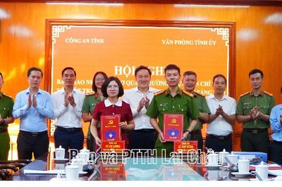Bàn giao nhiệm vụ Cơ quan Thường trực Ban chỉ đạo về phát triển khoa học, công nghệ, đổi mới sáng tạo và chuyển đổi số tỉnh