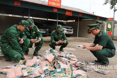 Phát hiện, thu giữ 100 kg xúc xích không rõ nguồn gốc xuất xứ tại Chi Ma