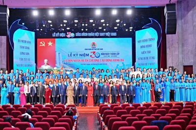 Công đoàn Dệt May Việt Nam đón nhận Huân chương Lao động hạng Ba