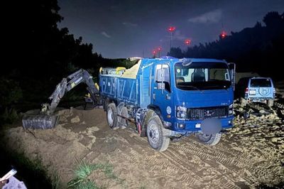 Công an Khánh Hòa tạm giữ nhiều phương tiện nghi liên quan hoạt động khoáng sản trái phép