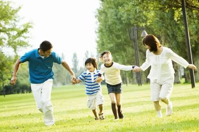 Khuyến sinh ở Việt Nam: Từ khuyến khích sinh con đến kiến tạo một xã hội thân thiện với gia đình