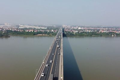 Hạn chế xe tải, xe khách qua cầu Thăng Long