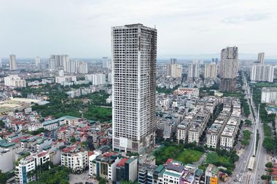 Đất vàng lãng phí, tòa nhà hoang phế