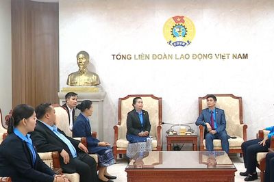 Công đoàn Lào học hỏi kinh nghiệm xây dựng công đoàn cấp xã