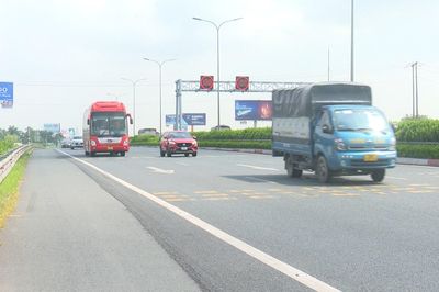 Lắp biển báo ở những điểm xử lý vi phạm khoảng cách an toàn