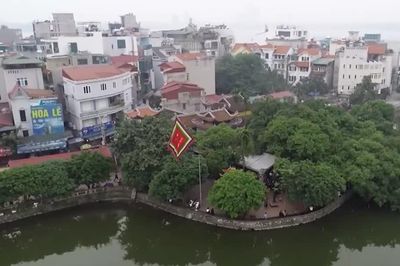 Phủ Tây Hồ bình yên bên mặt nước hồ Tây