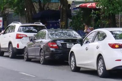 Nhiều vi phạm trật tự đô thị tại phố Hoàng Minh Giám