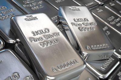 Bạc thế giới lùi về 63,71 USD/ounce